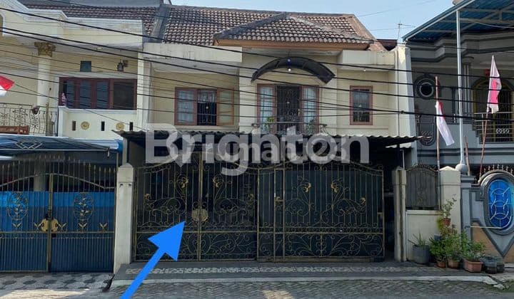 Rumah 3 lantai dengan Lokasi strategis di Taman Palem Lestari,Jakarta Barat, cocok untuk hunian keluarga maupun investasi!