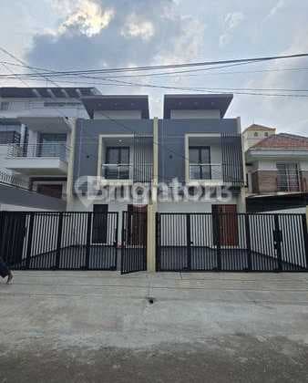 Rumah Mewah Baru Selesai Bangun.kav Dki Meruya Selatan