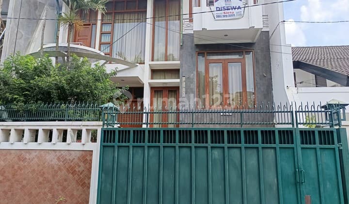 Rental: Beautiful House in Sunrise Garden, 2 and a Half Floors