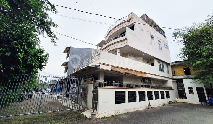 Dijual Cepat Rumah Taman Palem Lestari 9x15 4 Lantai . Hook Hadap Taman . Siap Huni, Bisa KPR