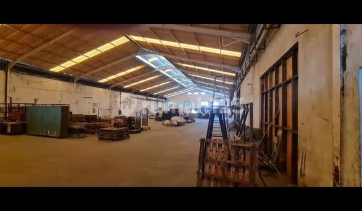 Here are the translations for "Gudang" into English:
* Warehouse
* Storage room
* Shed
* Storehouse
* Depository