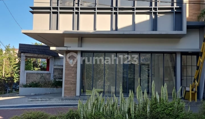 STRATEGIC SHOPHOUSE IN PONDOK HIJAU BANDUNG READY TO OCCUPY AND IMMEDIATELY MOVABLE