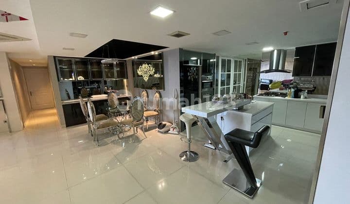 Disewakan Apartemen Kondominium Taman Anggrek 3+1 Br Furnished