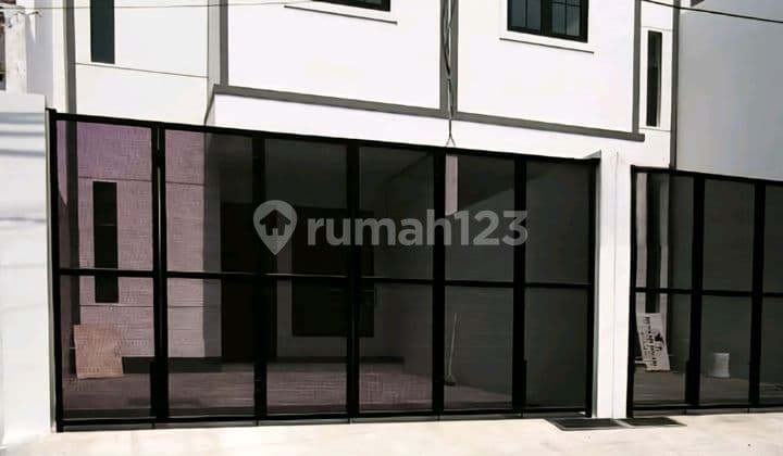 Karang Empat House Surabaya