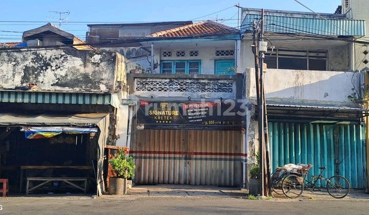 Rumah Usaha Tengah Kota Surabaya