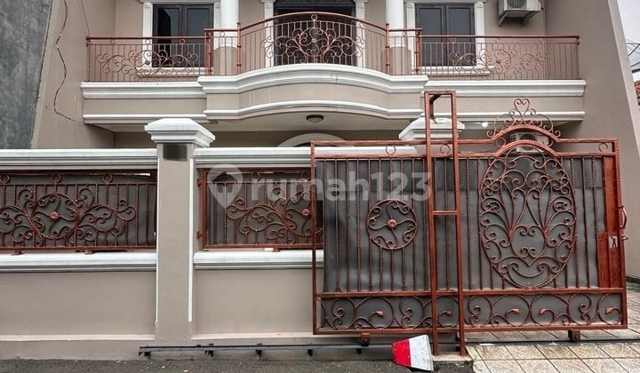 RUMAH DI CIRACAS JAKARTA TIMUR