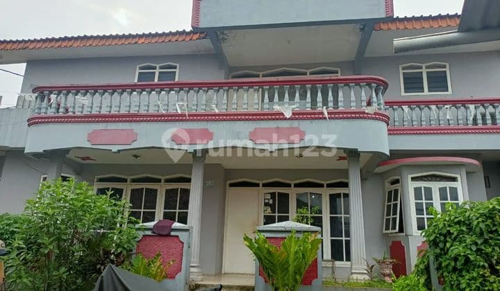 Rumah Kamar Banyak 2 Lantai Cocok untuk Dijadikan Kos Kosan Dekat dengan Pusat Perbelanjaan dan Pasar Tradisional