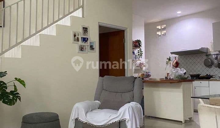 Rumah 2 Lantai Dikukusan Beji Depok Semi Furnish