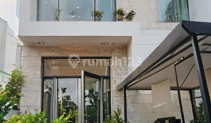 Dijual Rumah cantik full Furnish 2 lantai semi Furnish Free design Interior di cluster Acacia