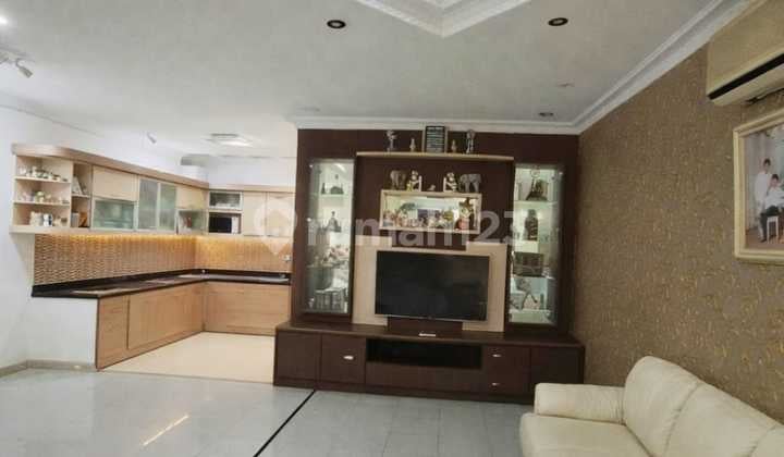 Rumah 21/2 Lantaidengan Lingkungan yang Sangat Nyaman, Aman dan Bebas Banjir.