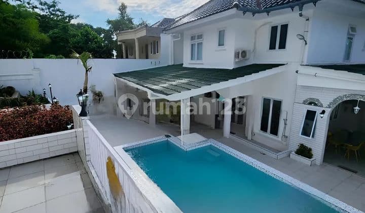 Di Jual Villa Santorini style