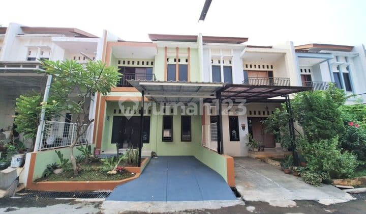 Ready-to-Occupy South Jakarta House Near Toll Gate, 2-Storey House with SHM, East-Facing