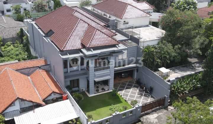 Rumah Siap Huni Berkolam Renang Lantai 2 Taman Luas