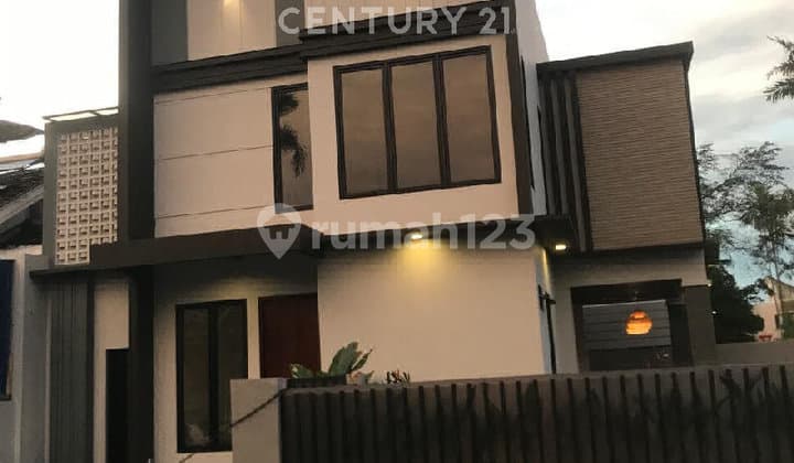 Dijual Rumah Baru Modern Dengan Private Swimming Pool