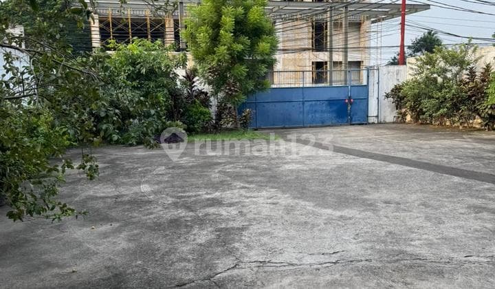 Warehouse for rent on the roadside in Tangerang Area.