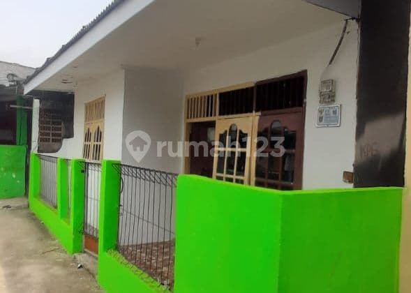 Rumah murah siap huni bangunan besar deket stasiun Depok lama