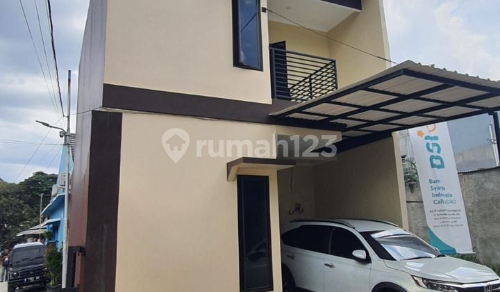 Rumah 2 Lantai konsep minimalis Cluster di Lubang Buaya Jakarta