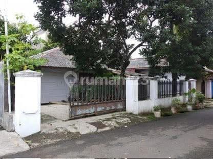 Land for Sale with Building Bonus Near Ciracas District Office, Jakarta