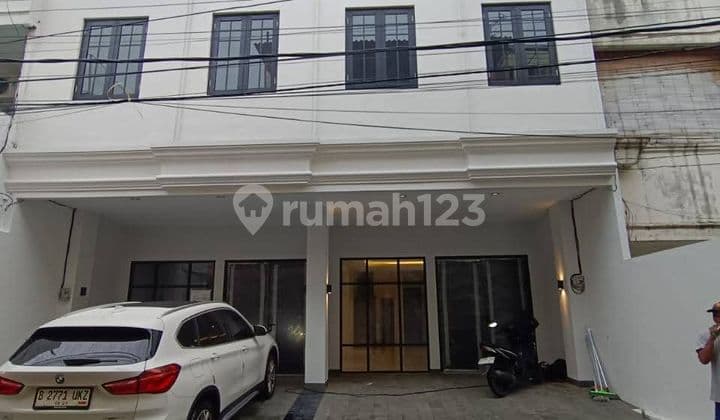 Dijual Rumah / Ruko 3 Lantai Hadap Selatan (1,3Km/ 6 Menit) Dari Exit Tol Tubagus Angke