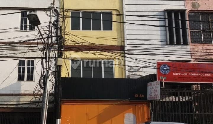 For Rent 4-Story Shop House, Strategic Location in South Bandengan