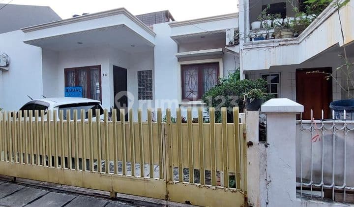 Quick Sale. Affordable House, 2 Certificates, In Angklung Kelapa Gading, SHM, Not Flooded, Strategic Location Near Mall, Market, and Health Center.