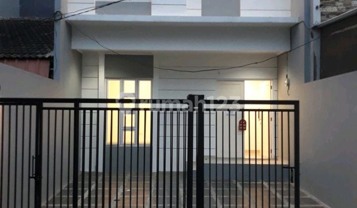 Brand New 2.5-Story House in Janur Kuning, Kelapa Gading. Size 6x17. Close to Mall and Culinary Spots.