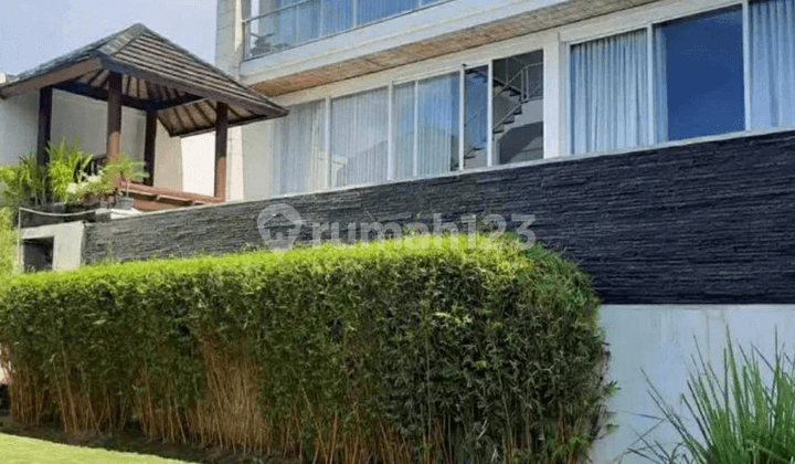 Modern Villa di Ungasan dengan 4 Bed Room