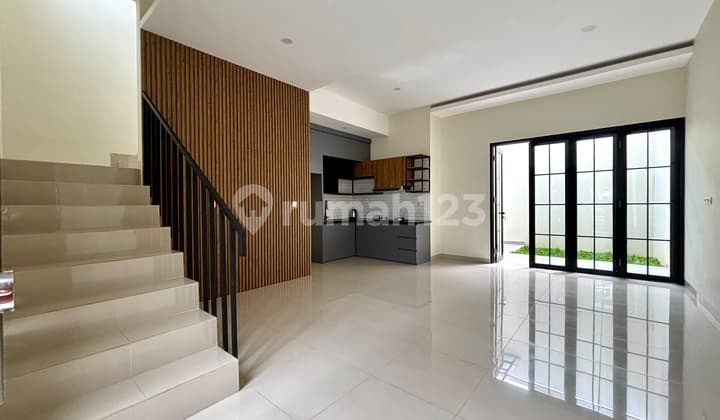 Rumah Brand New Jl.boulevard Cluster Graha Raya Bintaro Tangsel