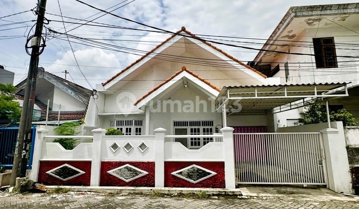 Well-Maintained & Clean Ready-to-Live House in Mojoarum Near Unair B & C Campus