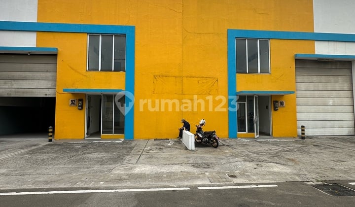 Jual Gudang Green Sedayu Bizpark Cakung Full Renovasi 2Lt Uk.12x36!