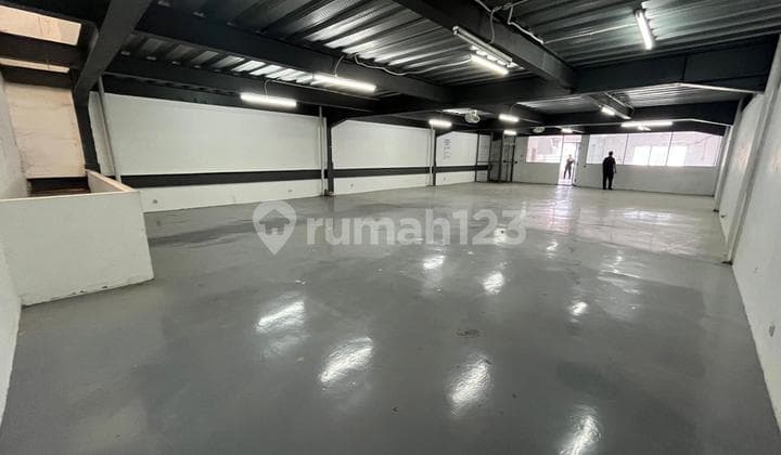 Warehouse for Rent at Pik Elang Laut 3 Floors Size 240M2 in North Jakarta