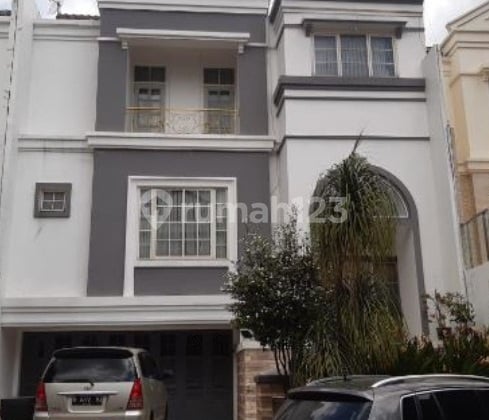For Sale House in PIK, Land Size 8x20m², 3.5 Floors in North Jakarta