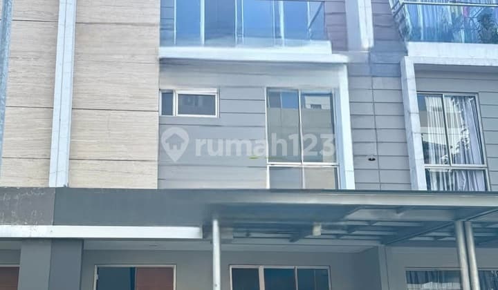 For Sale House in PIK Golf Island, size 6x12.5 m², 3 floors, neat in North Jakarta