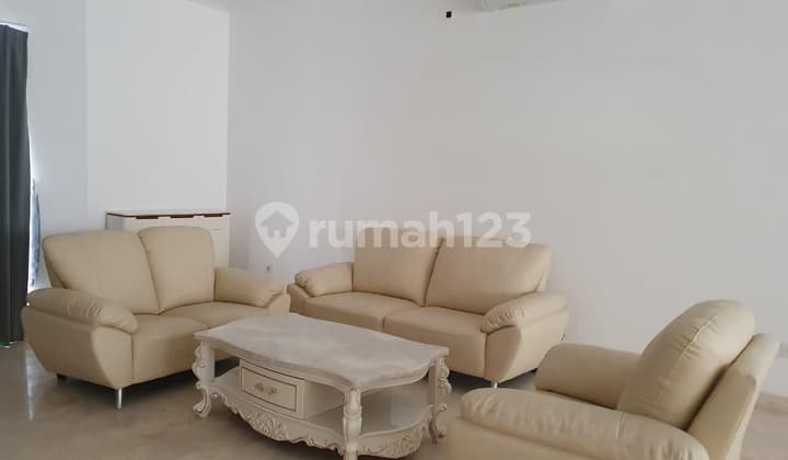 Disewakan Rumah Pik Golf Island Uk 200m2 Furnished Elegant Full Marmer Jakut