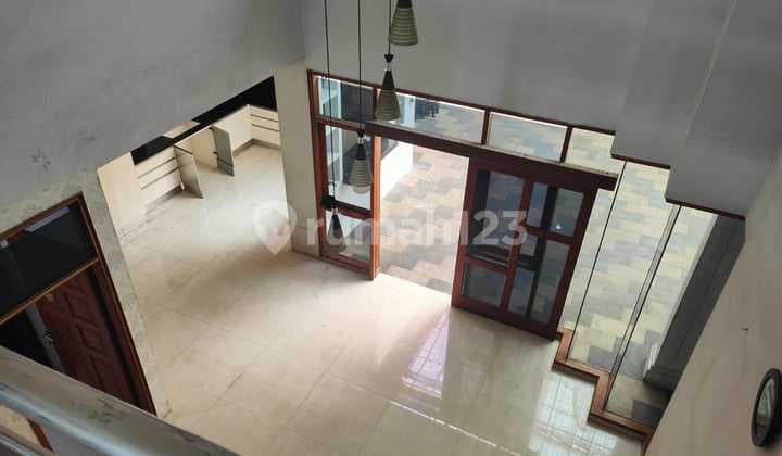 Rumah Cantik Nyaman Siap Huni di Taman Holis Indah