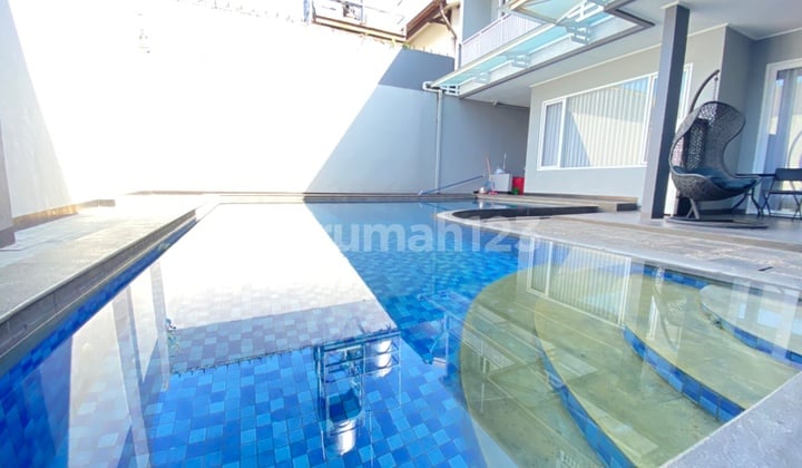 Rumah Mewah Cantik Strategis di Sayap Gerbang Tol Kopo