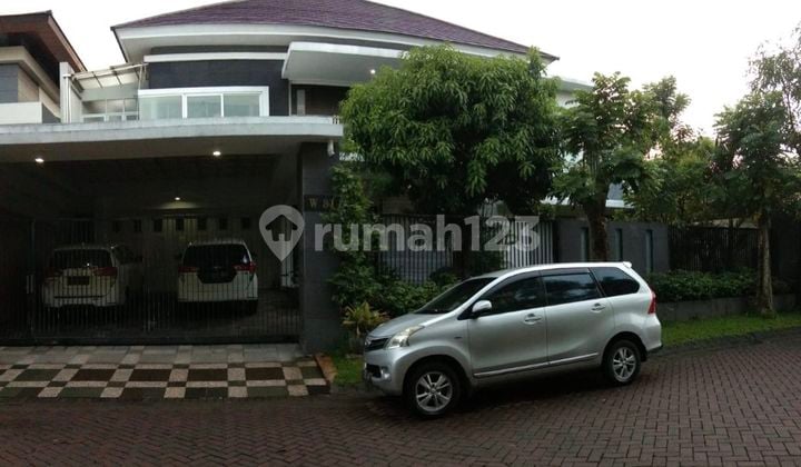 Ready-to-occupy 2-story luxury house in Graha Famili