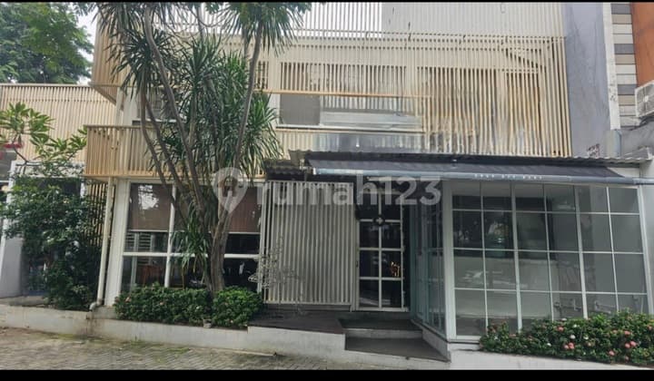 Ruang Usaha di Pusat Kota Surabaya. Siap Pakai