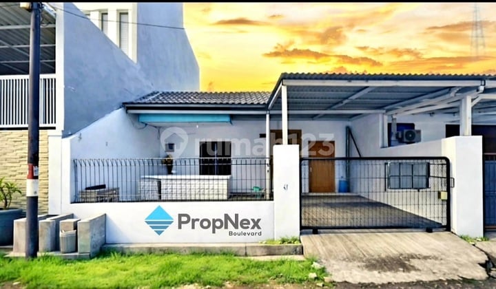 Rumah Hitung Tanah di Simpang Darmo Permai