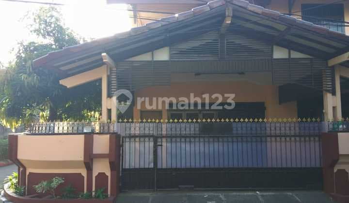 Rumah hook 2 lahtai di KAV DKI Pondok Kelapa Duren Sawit. Jakarta Timur