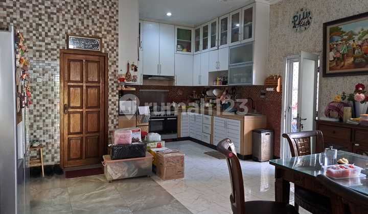 Dijual Rumah Asri di Boulevard, Harapan Indah Bekasi