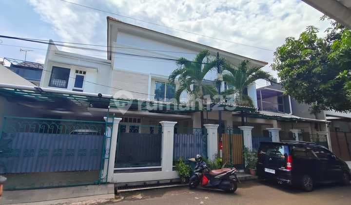 Rumah 2 lantai siap huni di Rawamangun, Jakarta Timur.