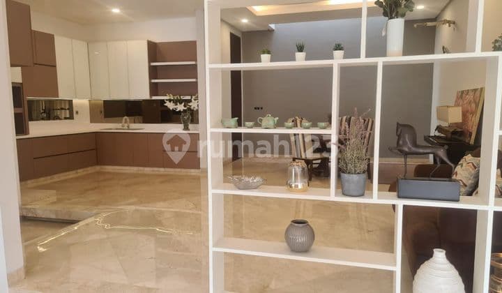 Rumah Keluarga Nyaman 3 Lantai Siap Huni di Kelapa Gading Jakarta Utara