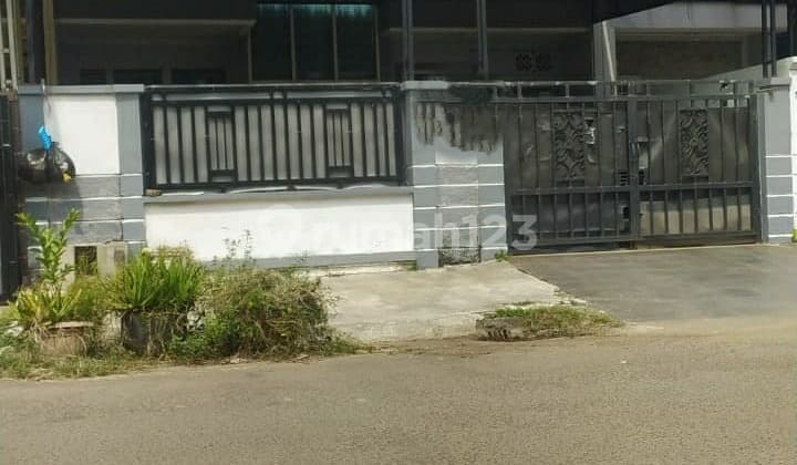 Nice House in Modern Park East Jakarta