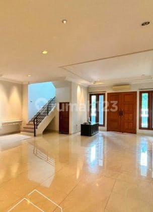Rumah di Taman Patra Kuningan, Jakarta Selatan