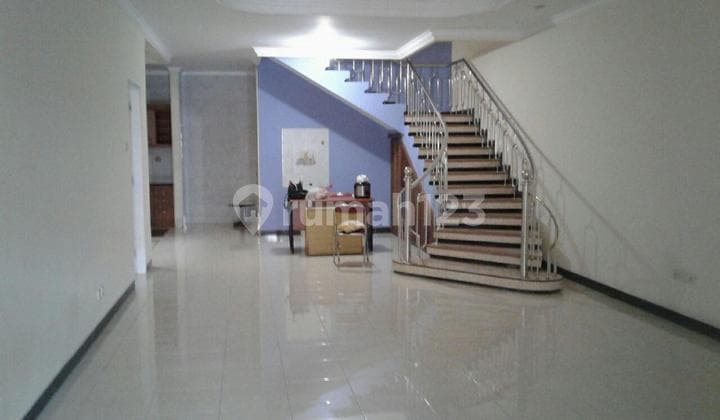 Rumah 2 Lantai Nyaman & Asri di Harapan Indah Bekasi