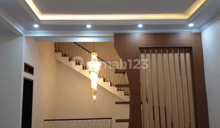 Dijual Rumah 2,5 Lantai Di Cluster Ifolia Harapan Indah, Bekasi