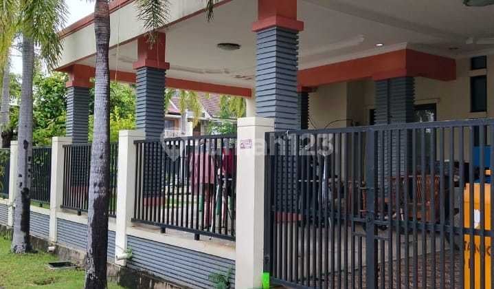 Rumah Hook Cluster Aralia Harapan Indah Bekasi