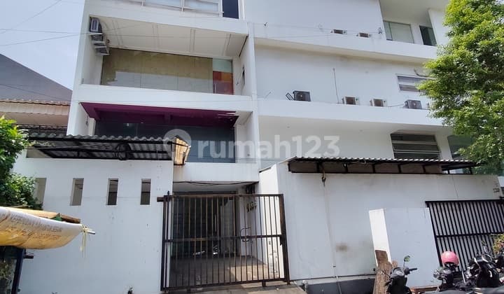 For Sale: 4-Story Shop House Building in Muara Karang