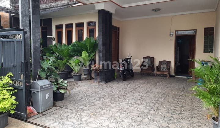 Rumah, Asri, Cantik Lingkungan aman dan Nyaman di Graha Raya Bintaro